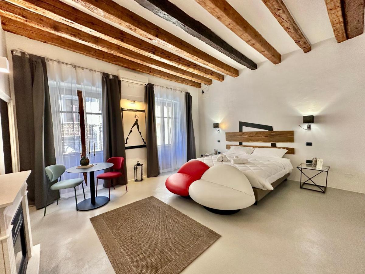 C&O Savoia Deluxe Rooms Cagliari Esterno foto
