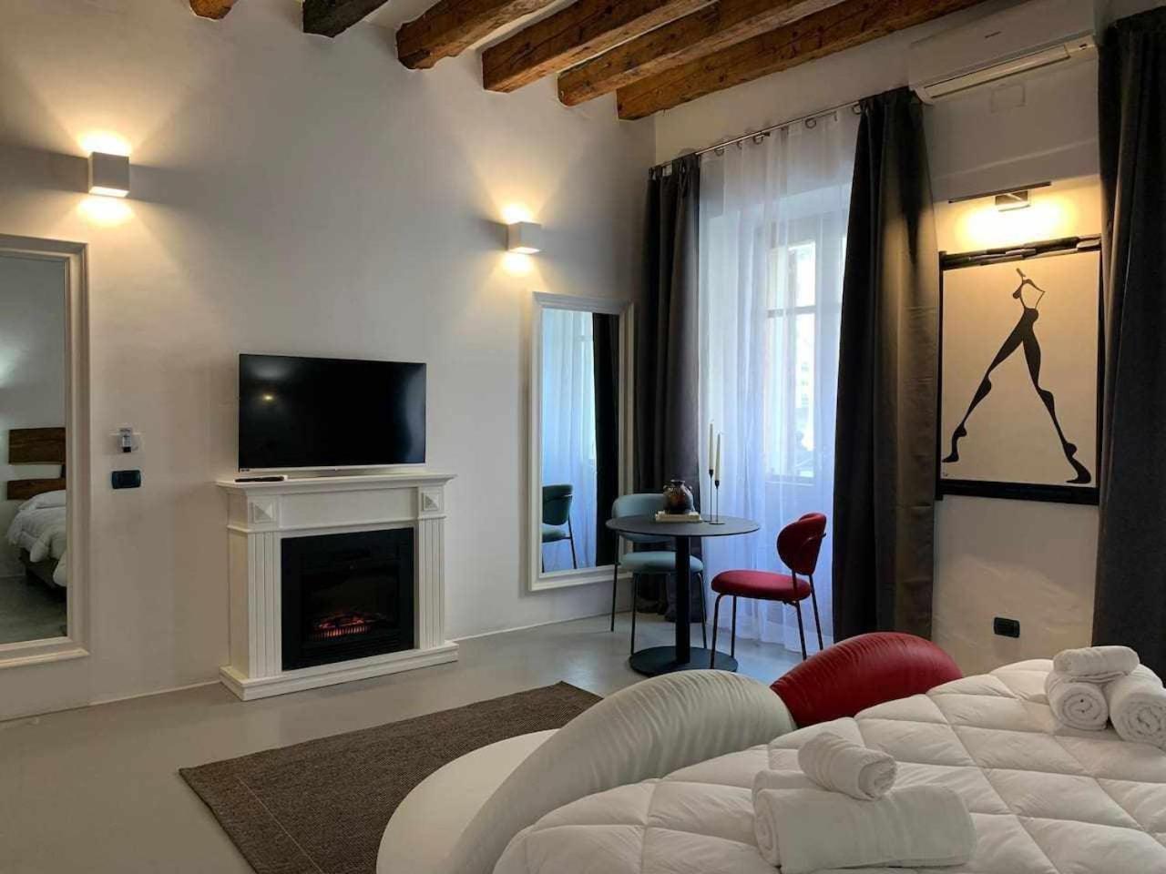 C&O Savoia Deluxe Rooms Cagliari Esterno foto