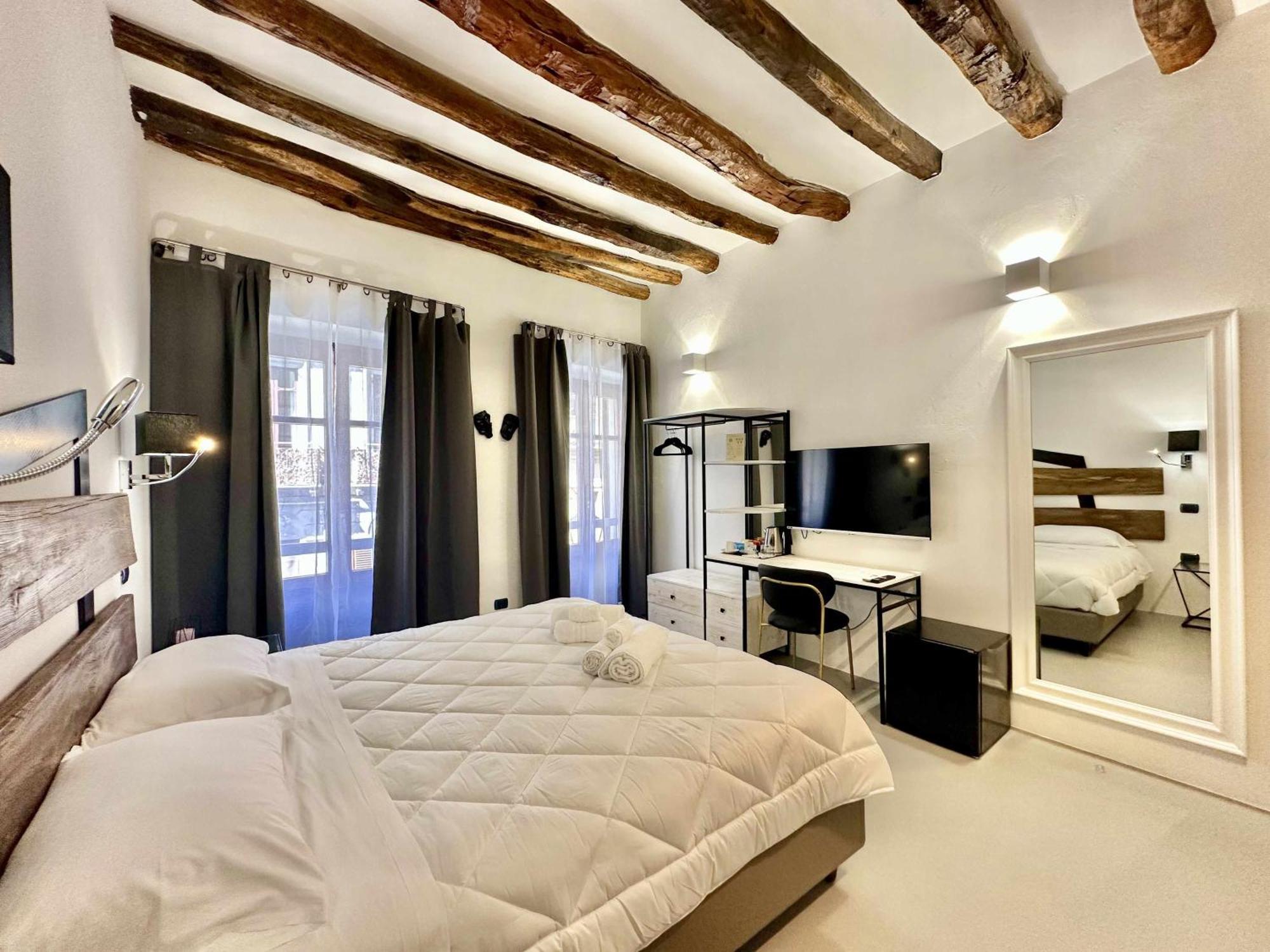 C&O Savoia Deluxe Rooms Cagliari Esterno foto