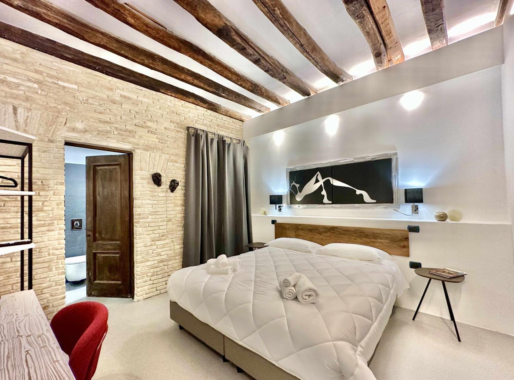 C&O Savoia Deluxe Rooms Cagliari Esterno foto