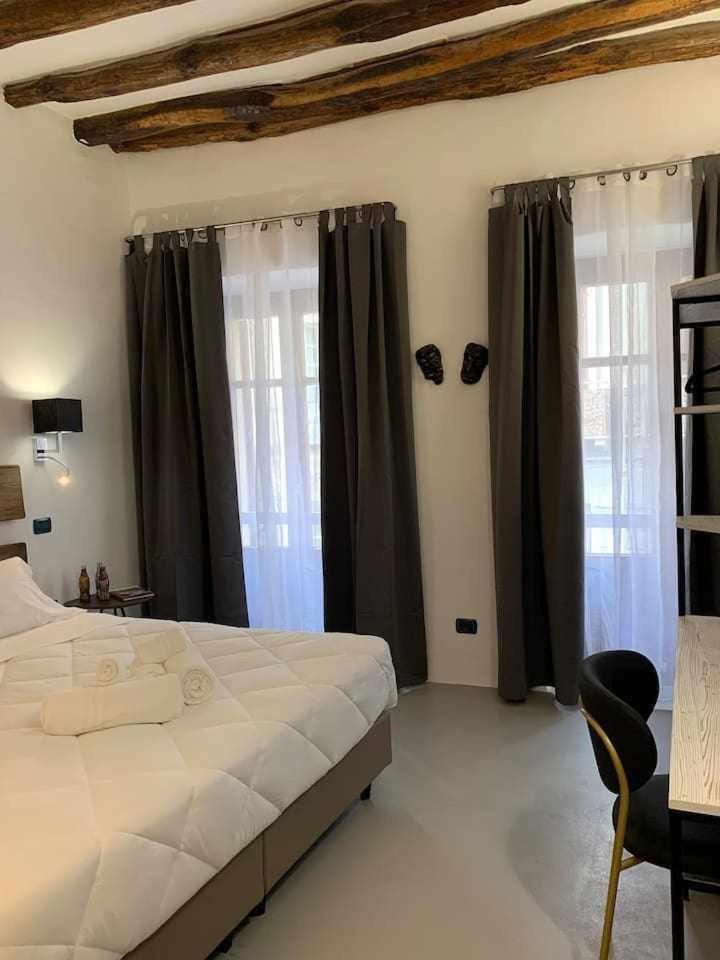 C&O Savoia Deluxe Rooms Cagliari Esterno foto