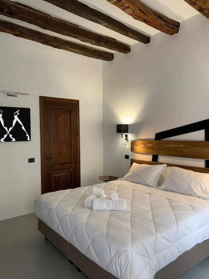 C&O Savoia Deluxe Rooms Cagliari Esterno foto