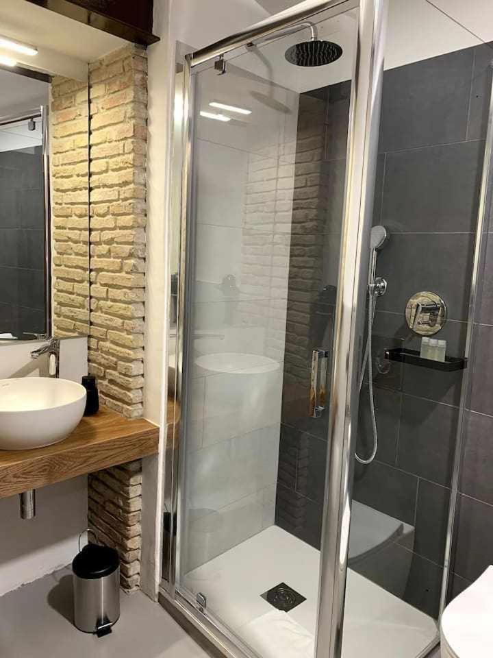 C&O Savoia Deluxe Rooms Cagliari Esterno foto