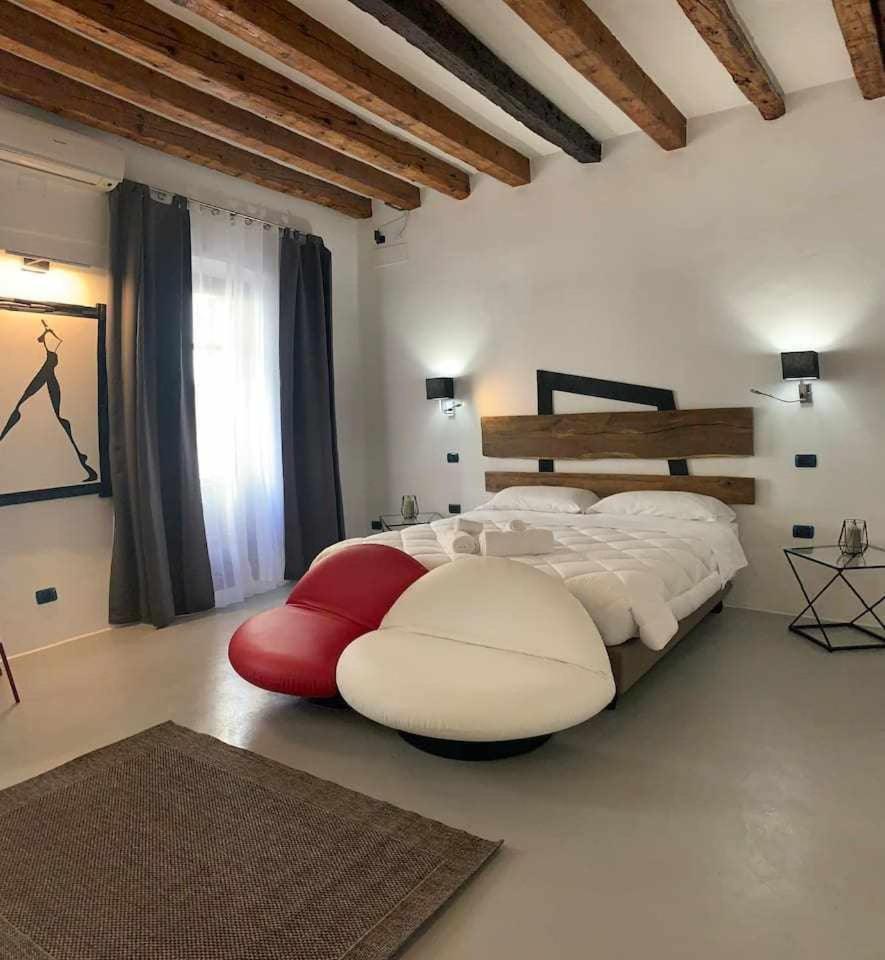 C&O Savoia Deluxe Rooms Cagliari Esterno foto