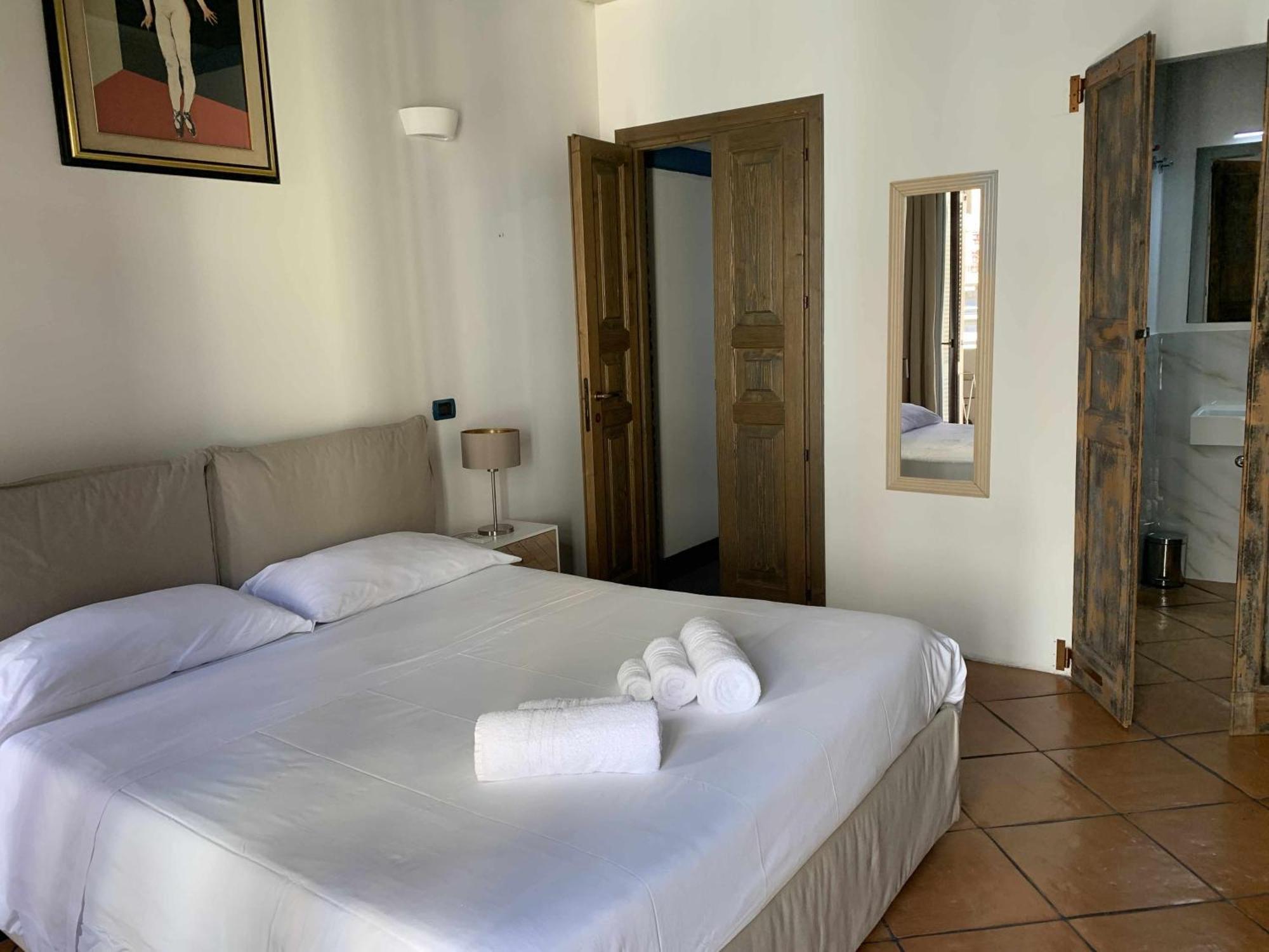 C&O Savoia Deluxe Rooms Cagliari Esterno foto
