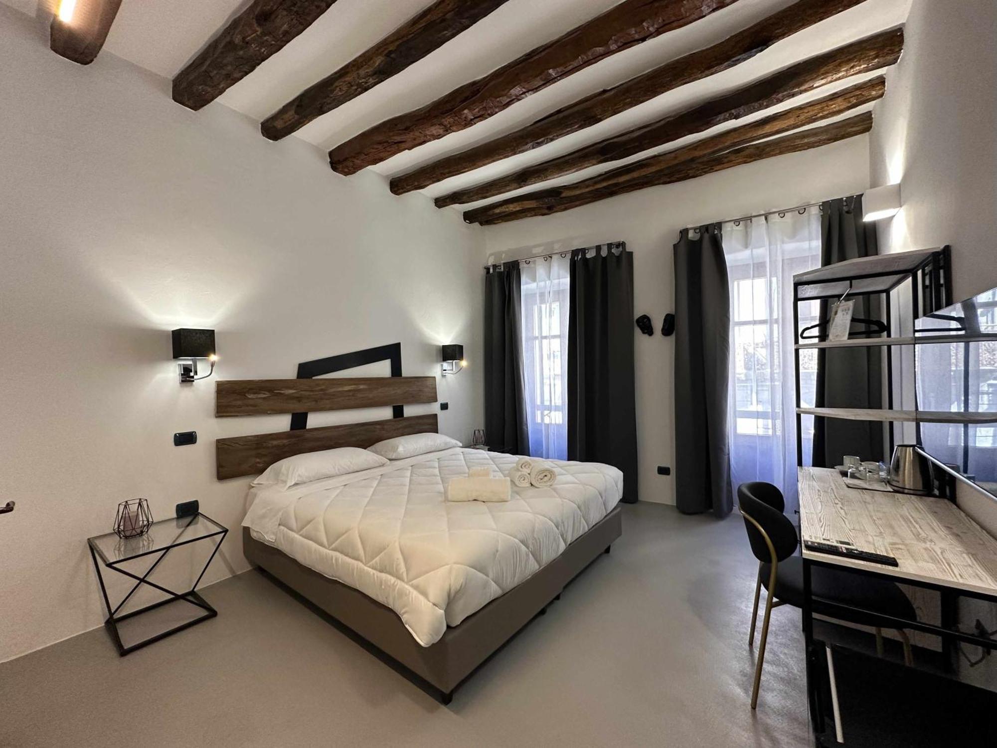 C&O Savoia Deluxe Rooms Cagliari Esterno foto