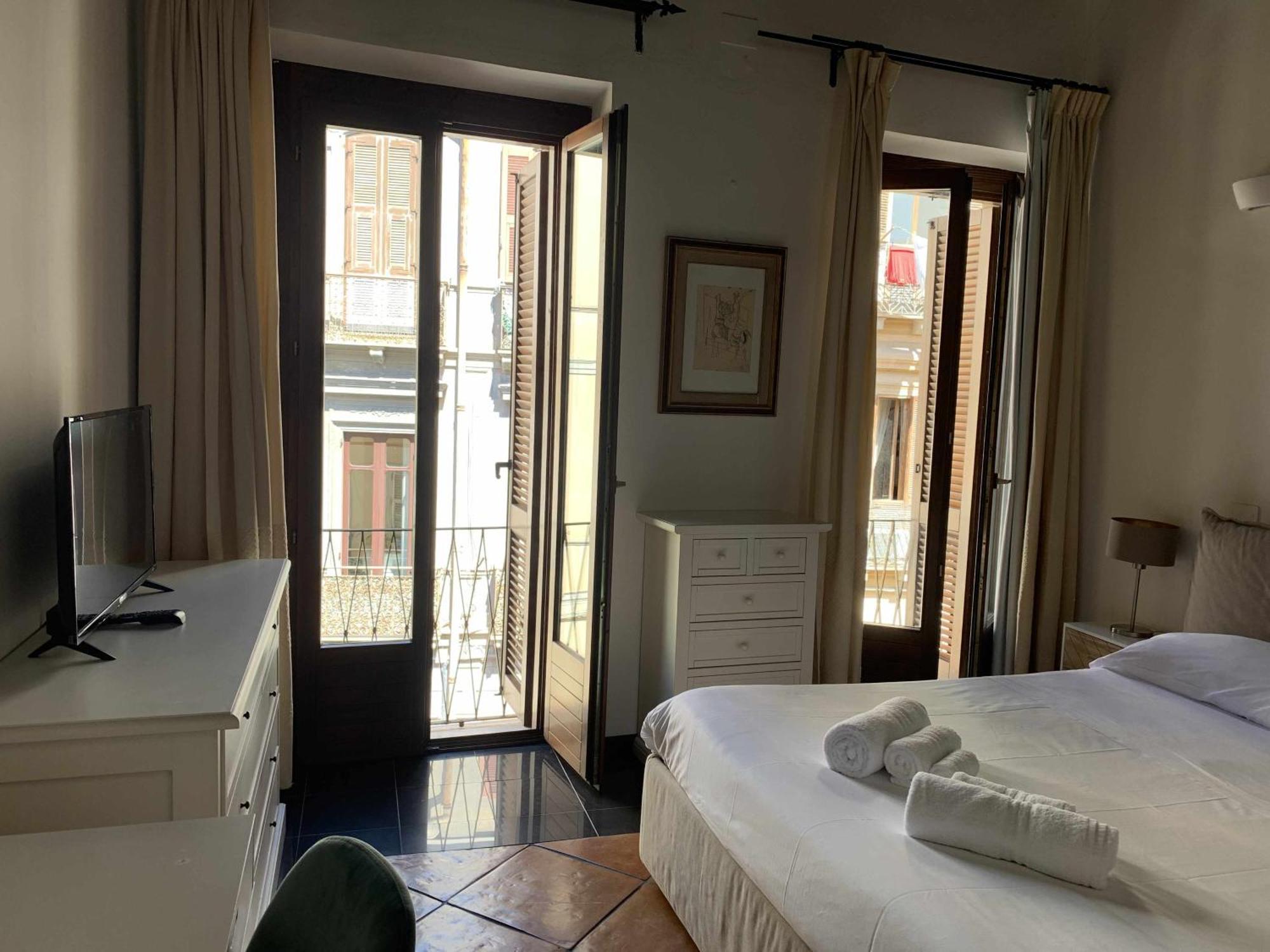 C&O Savoia Deluxe Rooms Cagliari Esterno foto