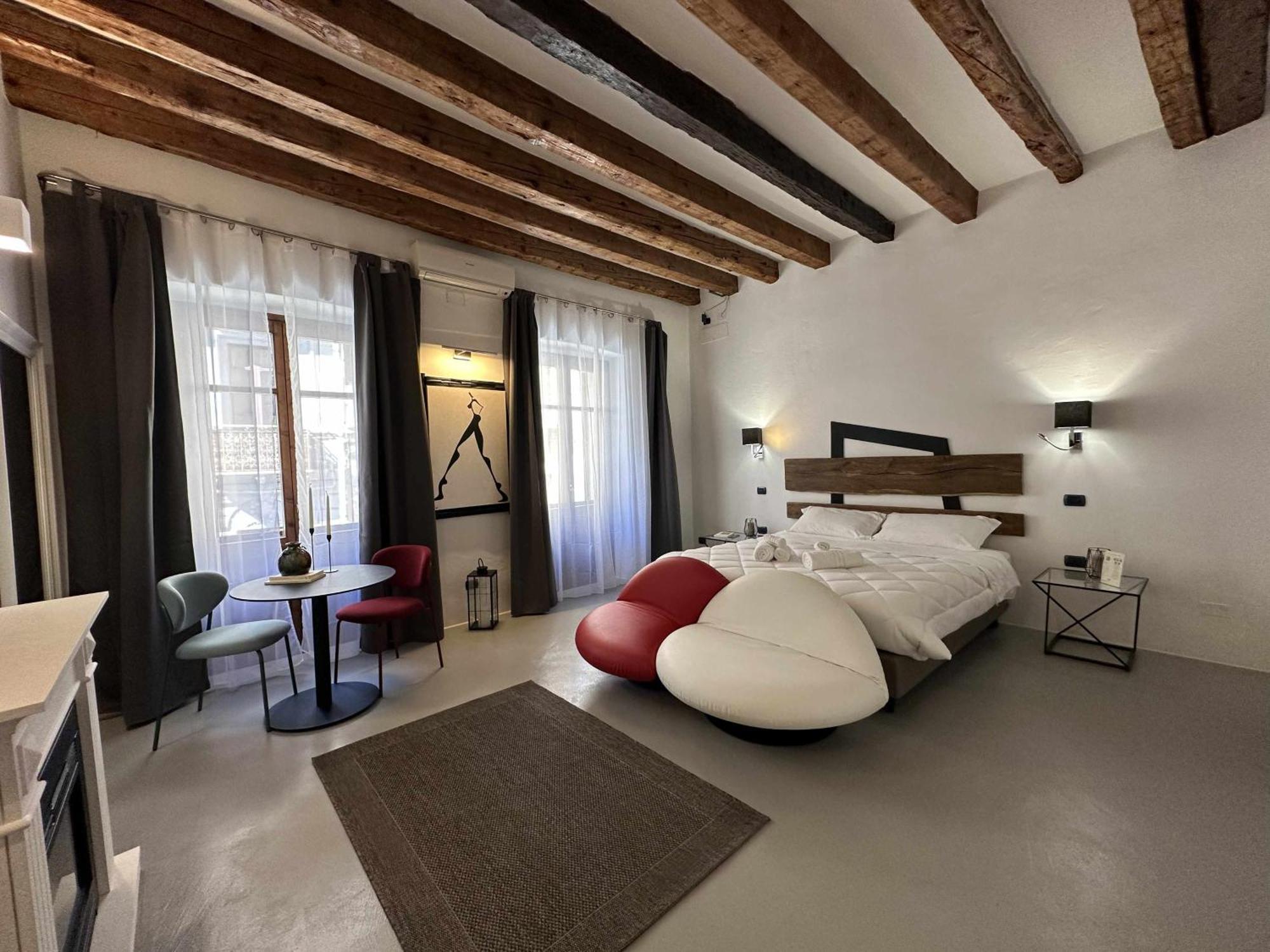 C&O Savoia Deluxe Rooms Cagliari Esterno foto