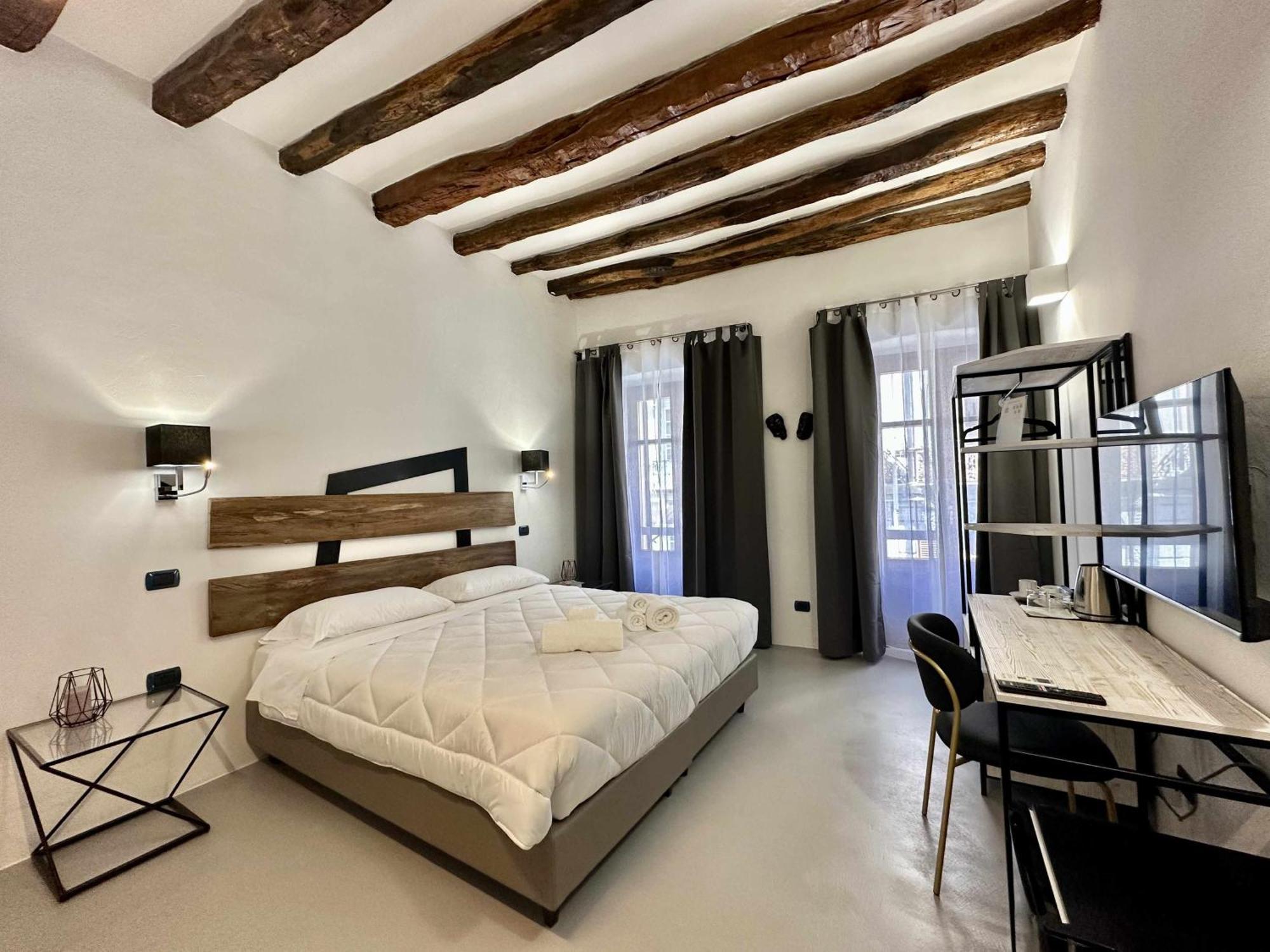 C&O Savoia Deluxe Rooms Cagliari Esterno foto