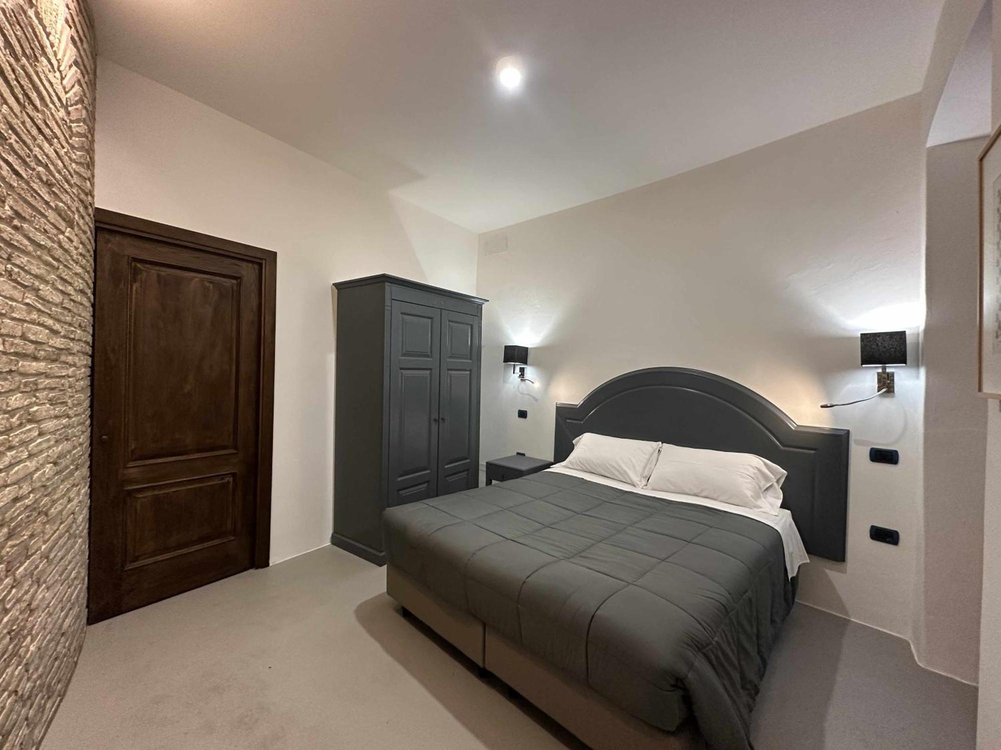 C&O Savoia Deluxe Rooms Cagliari Esterno foto