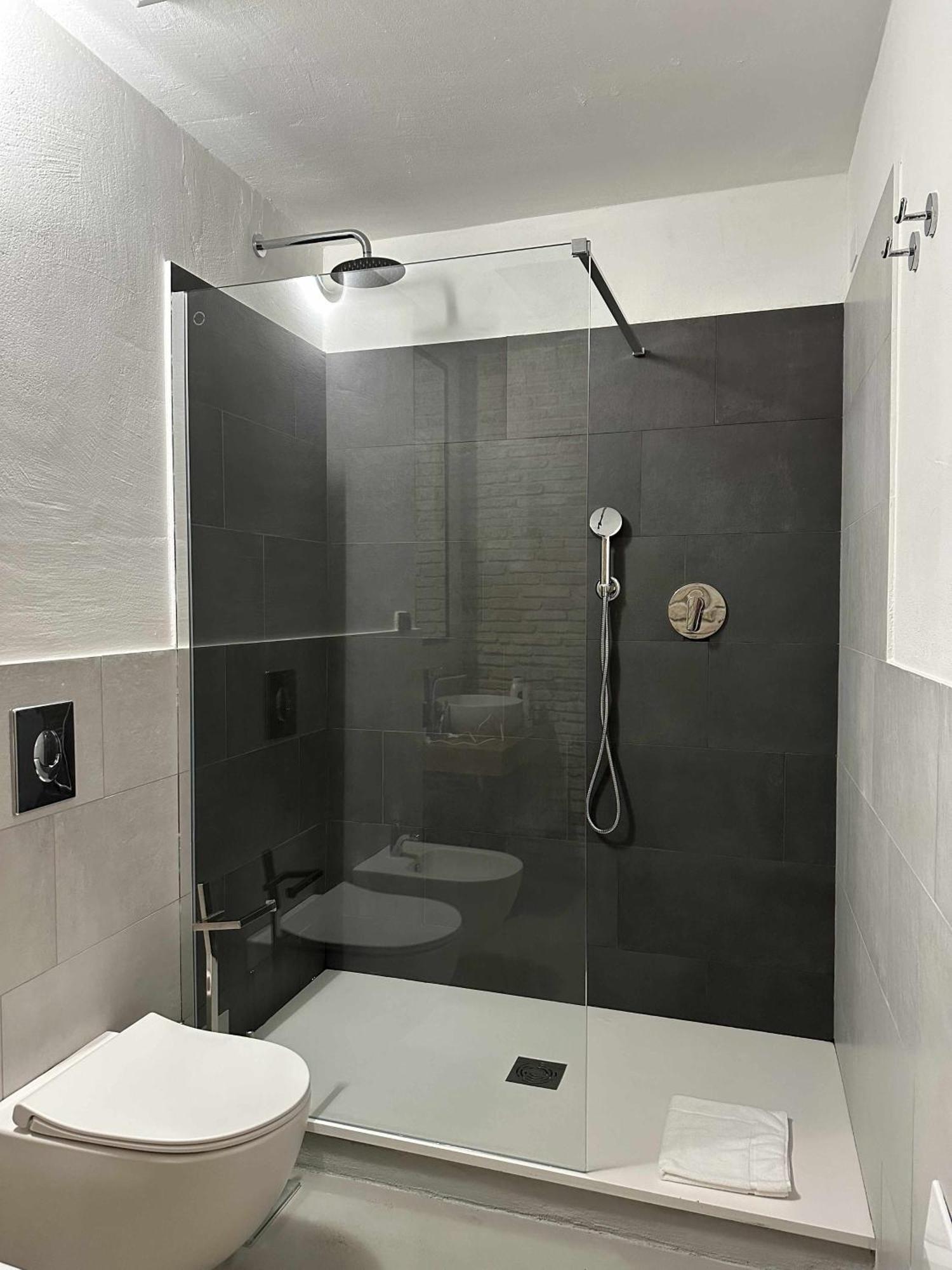 C&O Savoia Deluxe Rooms Cagliari Esterno foto